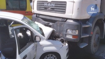 Τροχαίο ατύχημα σημειώθηκε πριν από λίγο στα Καλαβάρδα- Γίνονται προσπάθειες απεγκλωβισμού ενός οδηγού