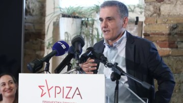 Ο Ευκλείδης Τσακαλώτος ανακοίνωσε την υποψηφιότητά του για την ηγεσία του ΣΥΡΙΖΑ