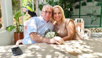 Ο Σταμάτης κι η Ειρήνη που παντρεύτηκαν άλλους, χώρισαν μαζί τους και παντρεύονται μετά από 35 χρόνια!