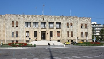 Δύο άνθρωποι  του ποδοσφαίρου  έτοιμοι  να ασχοληθούν  με τα κοινά