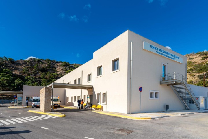 Το Γενικό Νοσοκομείο Καρπάθου στην πρωτεύουσα του νησιού, Πηγάδια  ΦΩΤΟΓΡΑΦΙΑ: ΓΕΝΙΚΟ ΝΟΣΟΚΟΜΕΊΟ ΚΑΡΠΑΘΟΥ