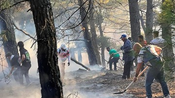 Που βρίσκονται τα ενεργά μέτωπα της φωτιάς αυτή την ώρα στη Ρόδο - Συγκλονιστική μάχη δίνουν από αέρος και εδάφους πυροσβέστες και εθελοντές