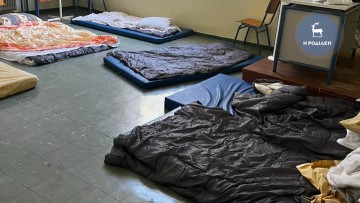 Μεταφέρονται από τις δομές σε καταλύματα και στο αεροδρόμιο οι πυρόπληκτοι τουρίστες