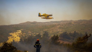 Ρόδος: Τουρκικά πυροσβεστικά αεροσκάφη έκαναν 42 ρίψεις με 126 τόνους νερού