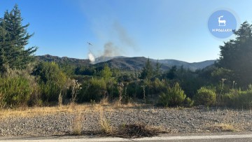 Ξεκίνησαν ρίψεις νερού από τα πυροσβεστικά αεροσκάφη - Συνεχίζεται η μάχη για την κατάσβεση για 8η μέρα