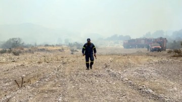 «Παραδέχομαι τους Έλληνες»: Η μαρτυρία ενός Γερμανού τουρίστα για τη μεγάλη φωτιά στη Ρόδο
