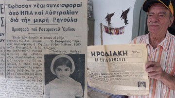 «Είμαι 88 ετών. Έχω 25 εγγόνια και 25 δισέγγονα. Μέχρι να χτυπά η καρδιά μου δεν θα σταματήσω ποτέ να λέω ευχαριστώ στους Ροδίτες»