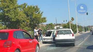Τροχαίο ατύχημα στο Φαληράκι- Κλειστό το ένα ρεύμα κυκλοφορίας