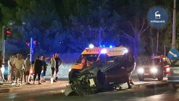 Τροχαίο ατύχημα στο Ροδίνι- Διαλύθηκε το αυτοκίνητο - Χωρίς γρατζουνιά οδηγός και συνοδηγός