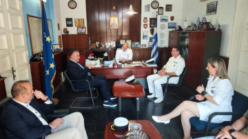 Με στελέχη του Λιμενικού συναντήθηκε σήμερα στη Ρόδο ο υφυπουργός Ναυτιλίας κ. Ιωάννης Παππάς