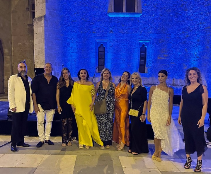 Γιάννης Χριστόπουλος, Γιώργος Ντάβλας, Εύη Καμπουράκη, Έλενα Κελεσίδη, Τάση Χατζημάρκου, Βασιλική Καραγιάννη, Όλγα Καραβερβέρη, Ελεάνα Ανδρεούδη, Σοφία Ταμβακοπούλου