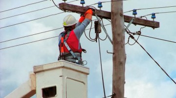Να έρθουν στη Ρόδο τεχνικοί του ΔΕΔΔΗΕ αντί να φέρουμε πάλι πυροσβέστες