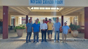 Το Μουσικό Σχολείο επισκέφθηκε ο υπουργός Υποδομών και Μεταφορών Χρήστος Σταϊκούρας