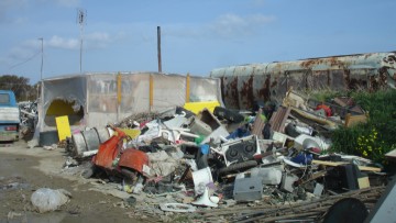 Να καθαρίσουν τον καταυλισμό τους ζητούν από τον δήμο οι Ρομά στο Καρακόνερο