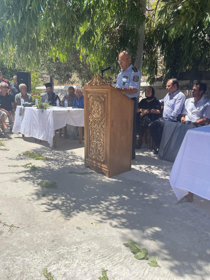 Ο Αστυνομικός Διευθυντής Καρπάθου Ιωάννης Τσακιράκης χαιρετίζει την εκδήλωση