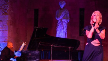 Μάγεψε το κοινό της Ρόδου η Alexandra Gravas