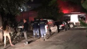 Μεγάλη αναστάτωση στην Κρεμαστή τα ξημερώματα - Τυλίχτηκε στις φλόγες σταθμευμένο αυτοκίνητο