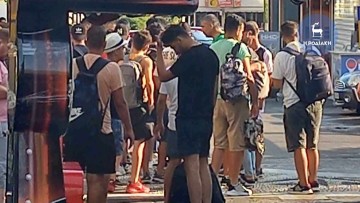 Ρόδος: "Έφοδος" της αστυνομίας σε ξενοδοχείο της πόλης- συνέλαβαν 80 παράνομους μετανάστες