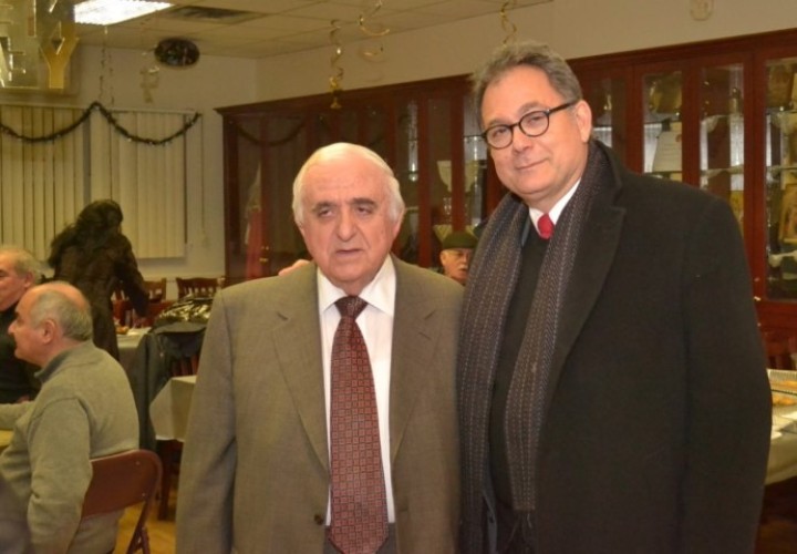 Ο Νίκος Ανδριώτης, αριστερά και ο δήμαρχος Νισυρίων, Δρ. Χριστοφής Κορωναίος. Φωτογραφία: Ντίνος Αυλωνίτης.