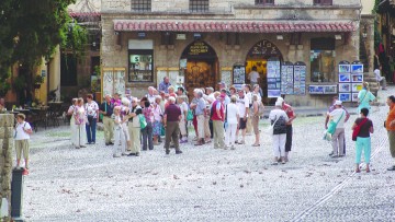 Ξεκινούν αύριο οι αιτήσεις ενδιαφερομένων για τη Σχολή Ξεναγών