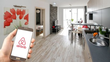Airbnb: Έρχονται έλεγχοι, «ξεσκαρτάρισμα» και ΦΠΑ