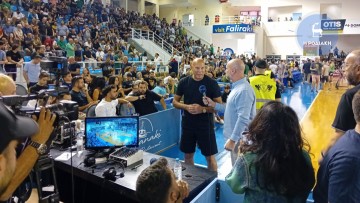 Λάμψη και δέος από την παρουσία του Νίκου Γκάλη σήμερα στο κλειστό της Καλλιθέας!