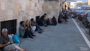 Βασίλης Καϋμενάκης: Οι ανεξέλεγκτες και παράνομες εισροές μεταναστών στη Ρόδο