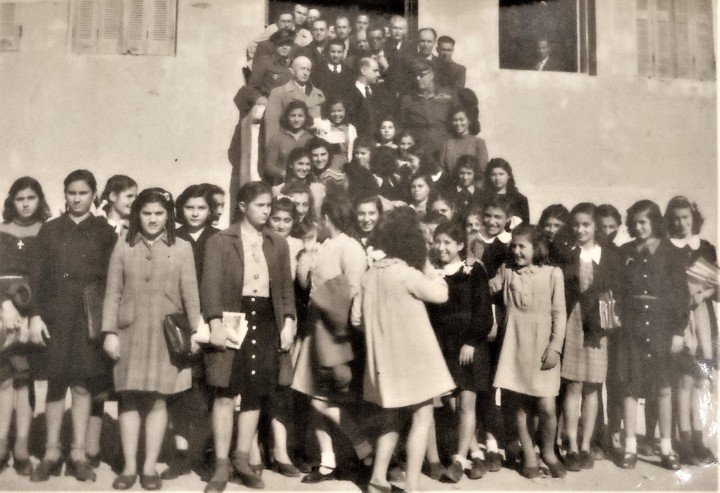 1945