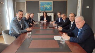 Με τον πρόεδρο της  Ελληνικής Συνομοσπονδίας Εμπορίου & Επιχειρηματικότητας συναντήθηκε η υπουργός Τουρισμού