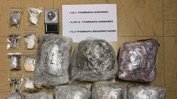6,2 κιλά κάνναβη, ποσότητες κοκαΐνης και μεθαμφεταμίνης βρέθηκαν στην κατοχή δύο αλλοδαπών και συνελήφθησαν