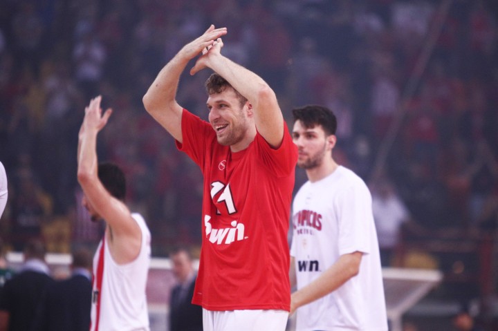 Ο Σάσα Βεζένκοφ διακρίθηκε  ως ο MVP και πιο δημοφιλής παίκτης