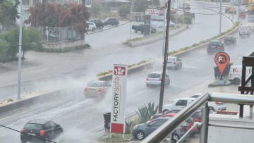 Κυκλοφοριακά προβλήματα και ταλαιπωρία προκάλεσε η έντονη βροχόπτωση της Ρόδου