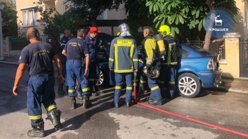 Ρόδος: Έσπασαν παρμπρίζ αυτοκινήτου, έριξαν μέσα εύφλεκτο υλικό και έβαλαν φωτιά (φωτο + βίντεο)