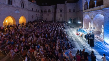 Mozart΄s Costa Violin: μάγεψε το βιολί του Μότσαρτ τους χιλιάδες επισκέπτες στην έκθεση αλλά και το πολυάριθμο κοινό στο κονσέρτο, στο Παλάτι