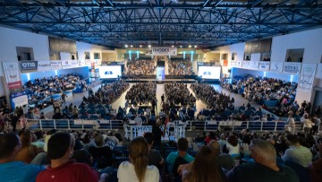 Μεγάλη, ενθουσιώδης και με… αέρα νίκης η κεντρική προεκλογική εκδήλωση του Αντώνη Καμπουράκη