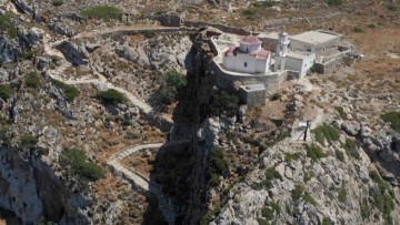 Σαρία: Το νησί των πουλιών και της πέτρας