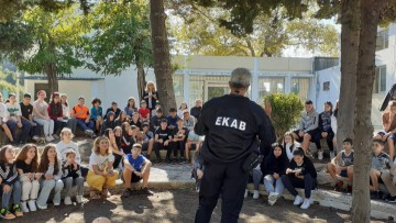 Σεμινάριο πρώτων βοηθειών παρέδωσαν οι διασώστες του ΕΚΑΒ  σε μαθητές και εκπαιδευτικούς του 2ου Πειραματικού Γυμνασίου Ρόδου