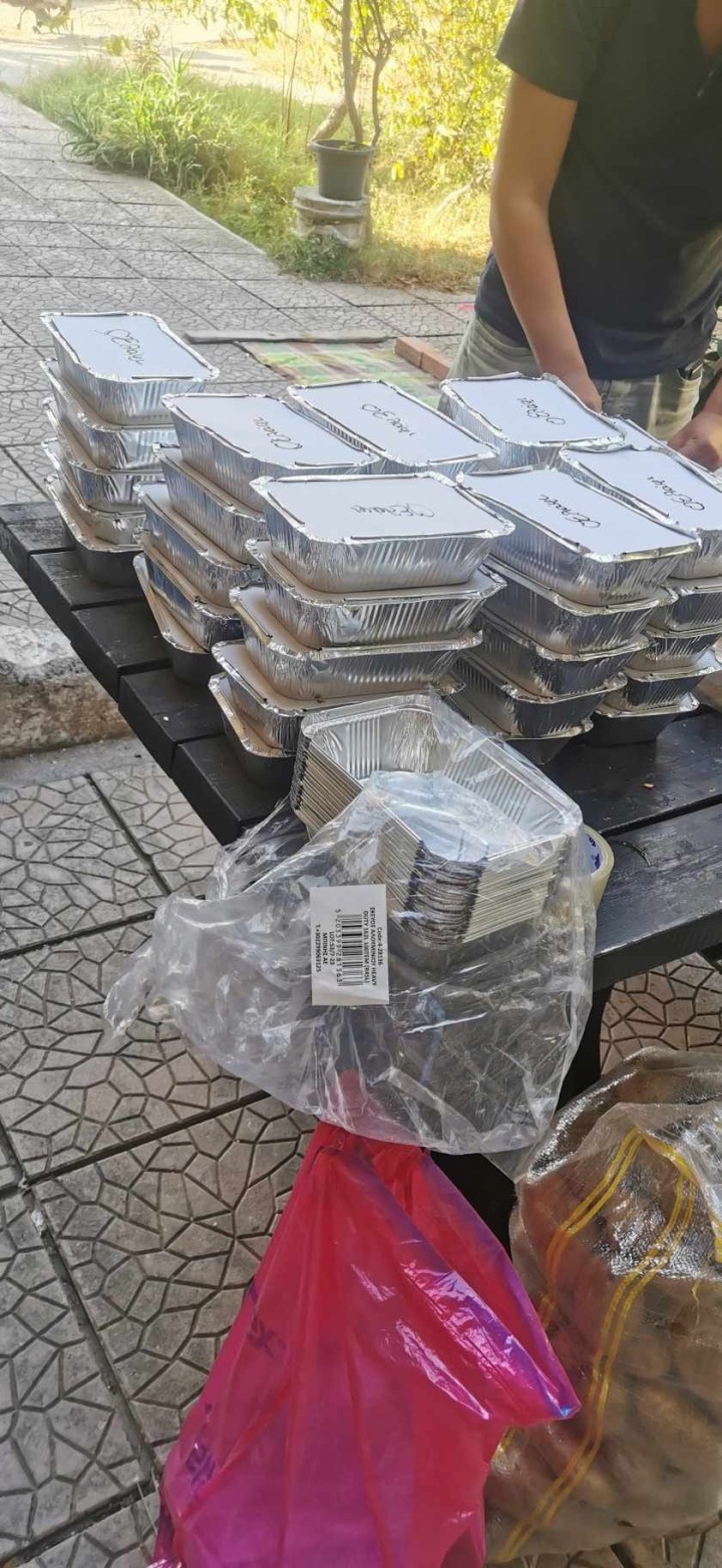 Από τη συνδρομή των εθελοντών την Κυριακή όπου προσφέρθηκαν εκατοντάδες μερίδες φαγητού