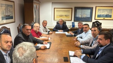 Συνάντηση εργασίας Πανελλήνιας Ομοσπονδίας Ενώσεων Προσωπικού Λιμενικού Σώματος με τον υφυπουργό Ναυτιλίας Ιωάννη Παππά