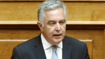 Τη συνέχιση των επιδοτούμενων ακτοπλοϊκών δρομολογίων στα νησιά και παρεμβάσεις για τη σωστή λειτουργία της ΑΣΤΕΡ ζήτησε ο Βασίλης Α. Υψηλάντης