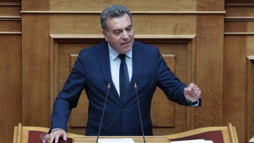 Mάνος Κόνσολας: «Καμία μόνιμη δομή στη Ρόδο-Καθαρές κουβέντες για το μεταναστευτικό»