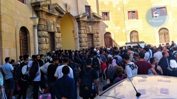 Ραγδαίες οι εξελίξεις με τους μετανάστες στη Ρόδο: Πραγματοποιούν διαμαρτυρία έξω από το Αστυνομικό Τμήμα Ρόδου
