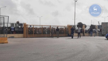 Ένταση και ταλαιπωρία και πάλι στο λιμάνι της Ρόδου - Εκατοντάδες μετανάστες ζητούν να επιβιβαστούν στο πλοίο της γραμμής