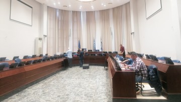 Αναβλήθηκε για δεύτερη φορά η λήψη απόφασης για διακοπή ή μη της λειτουργίας καταστημάτων εστίασης στη Ρόδο