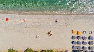 ΕΤΕ: Προς ιστορικό ρεκόρ ο Τουρισμός το 2023 - Τα... σύννεφα για το 2024
