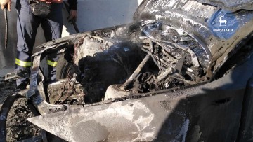 Ρόδος: Αυτοκίνητο τυλίχθηκε στις φλόγες και κάηκε ολοσχερώς - Η οδηγός μόλις είχε σταθμεύσει