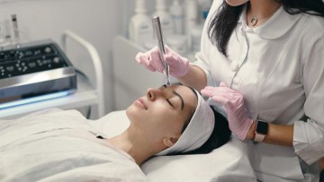 Διαμαρτυρία του Συλλόγου Αισθητικών για τα «Κέντρα Ομορφιάς» που εξαπατούν πελάτες