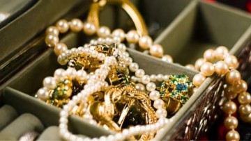 Βίος και πολιτεία η 31χρονη Ρομά που άρπαξε χρηματοκιβώτιο με τιμαλφή αξίας 7.000 ευρώ