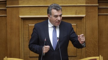 Ο Μάνος Κόνσολας έθεσε θέμα για τις υψηλές χρεώσεις των τραπεζών