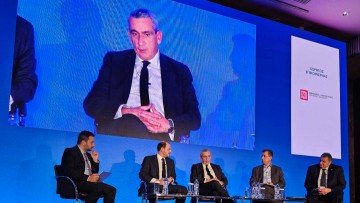 Ο περιφερειάρχης, Γιώργος Χατζημάρκος, στο 1ο Συνέδριο της Ένωσης Ελληνικών Ναυπηγείων